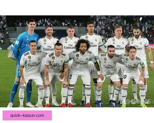 库尔图瓦：皇马更衣室的定海神针，持续提升球队士气与表现